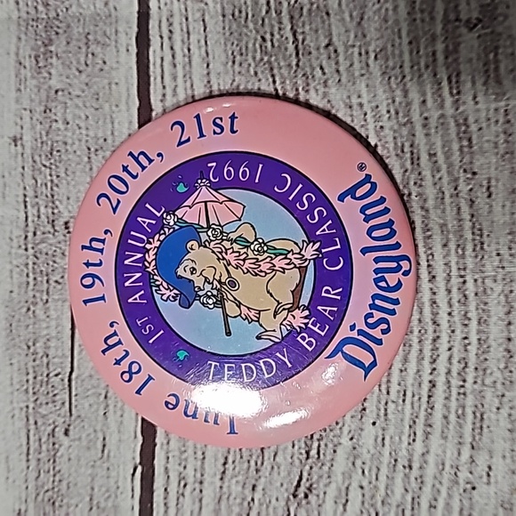 Vintage Disney buttons/pins - Picture 4 of 7